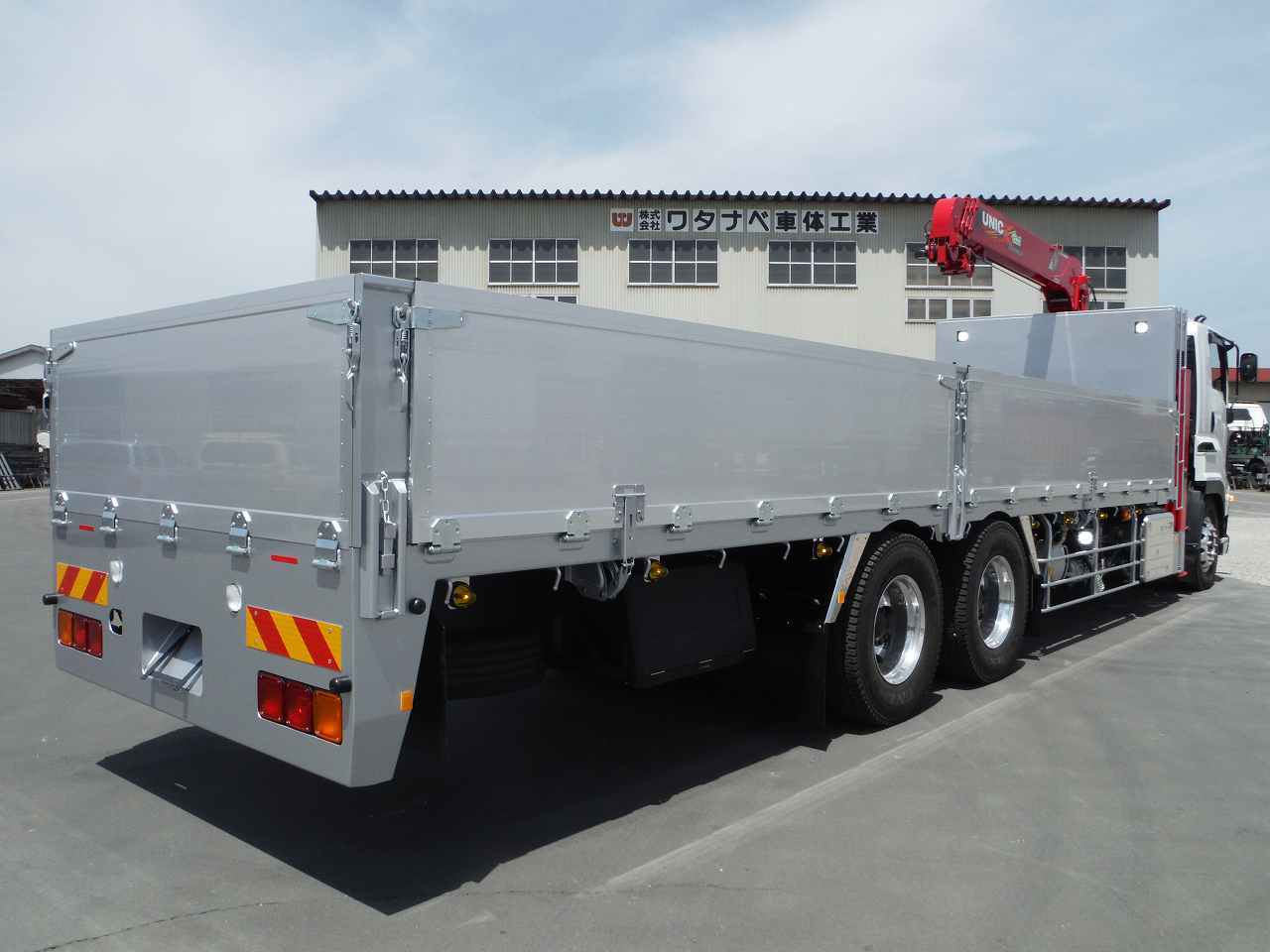 塗装工【正社員】／株式会社ワタナベ車体工業